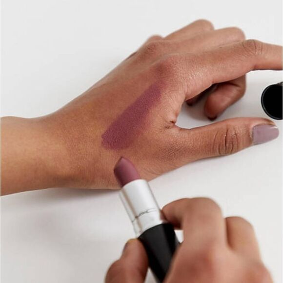 MAC Original Formula Matte Lipstick in the Shade SOAR (Cool Dusty Mauve) - Picture 5 of 14